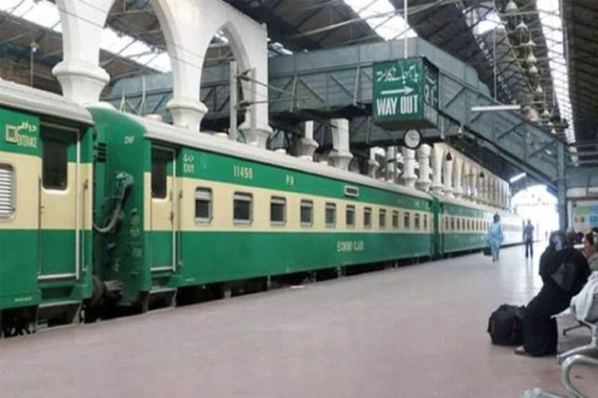 PHOTOS: पाकिस्तान में ट्रेन का किराया कितना है, यहां जानिए पूरी डिटेल