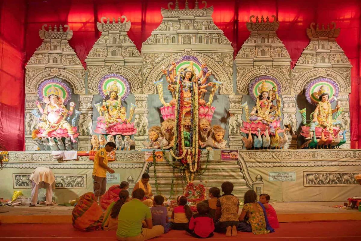 Durga Puja In Mumbai: मुंबई के ये हैं बेस्ट दुर्गा पंडाल, घूमना न भूलें, तस्वीरें देख खुद को नहीं रोक पाएंगे