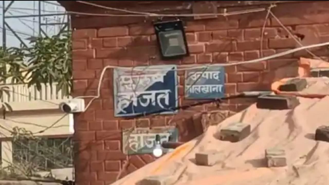 बेगूसराय में उत्पाद विभाग का हाजत तोड़कर दो शराबी फरार, पुलिस कर्मियों में मची अफरा तफरी