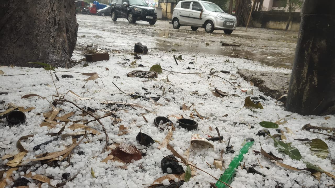 Jharkhand Weather Forecast: रांची में झमाझम बारिश के साथ गिरे ओले, राज्य में 5 दिनों तक मौसम रहेगा खराब