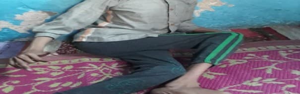 इस आदिवासी परिवार के बच्चों को है तारणहार का इंतजार, जन्म से ही है दिव्यांग, नहीं मिल रही कोई मदद