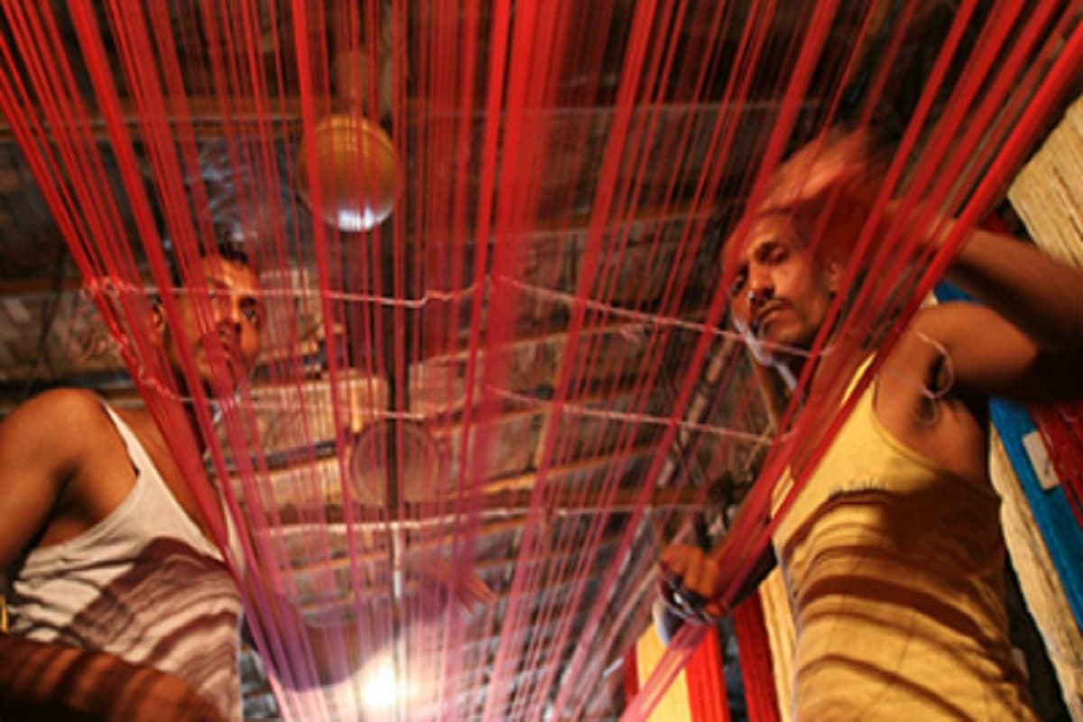 दवा के साथ बढ़ता बुनकरों का मर्ज