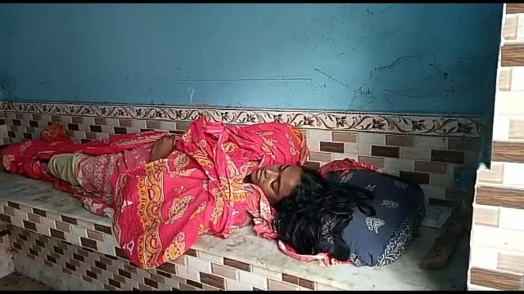 पूर्वी बर्दवान में टॉयलेट में फंदे से झूलता काॅलेज छात्रा का शव बरामद, परिजन ने लगाई इंसाफ की गुहर