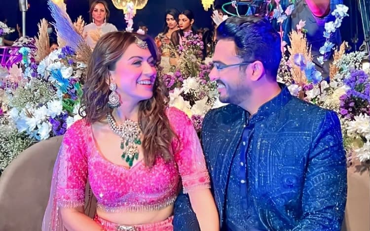 Hansika Motwani Sangeet: सोहेल संग रोमांटिक डांस करती नजर आईं हंसिका मोटवानी, वीडियो वायरल