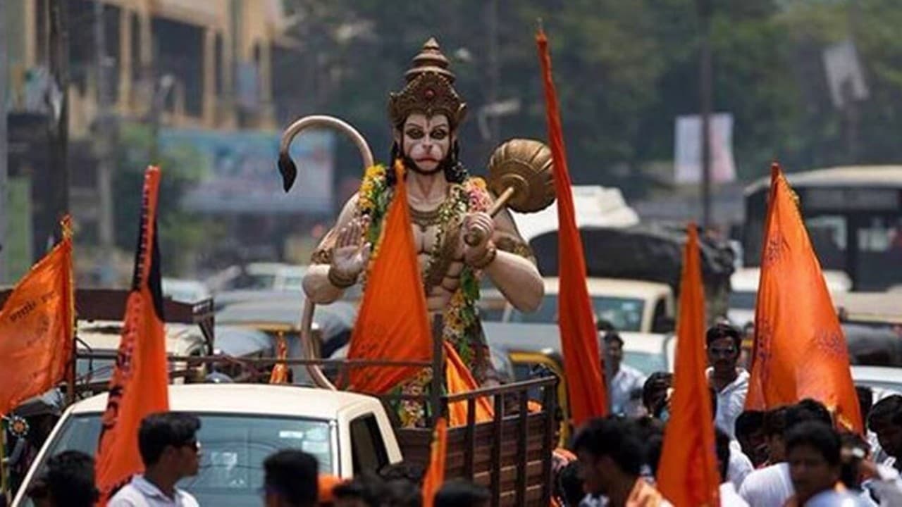 मध्यप्रदेश के खरगोन में कर्फ्यू में ढील, कोटा में मुसलमानों ने हनुमान जयंती शोभायात्रा पर फूल बरसाये