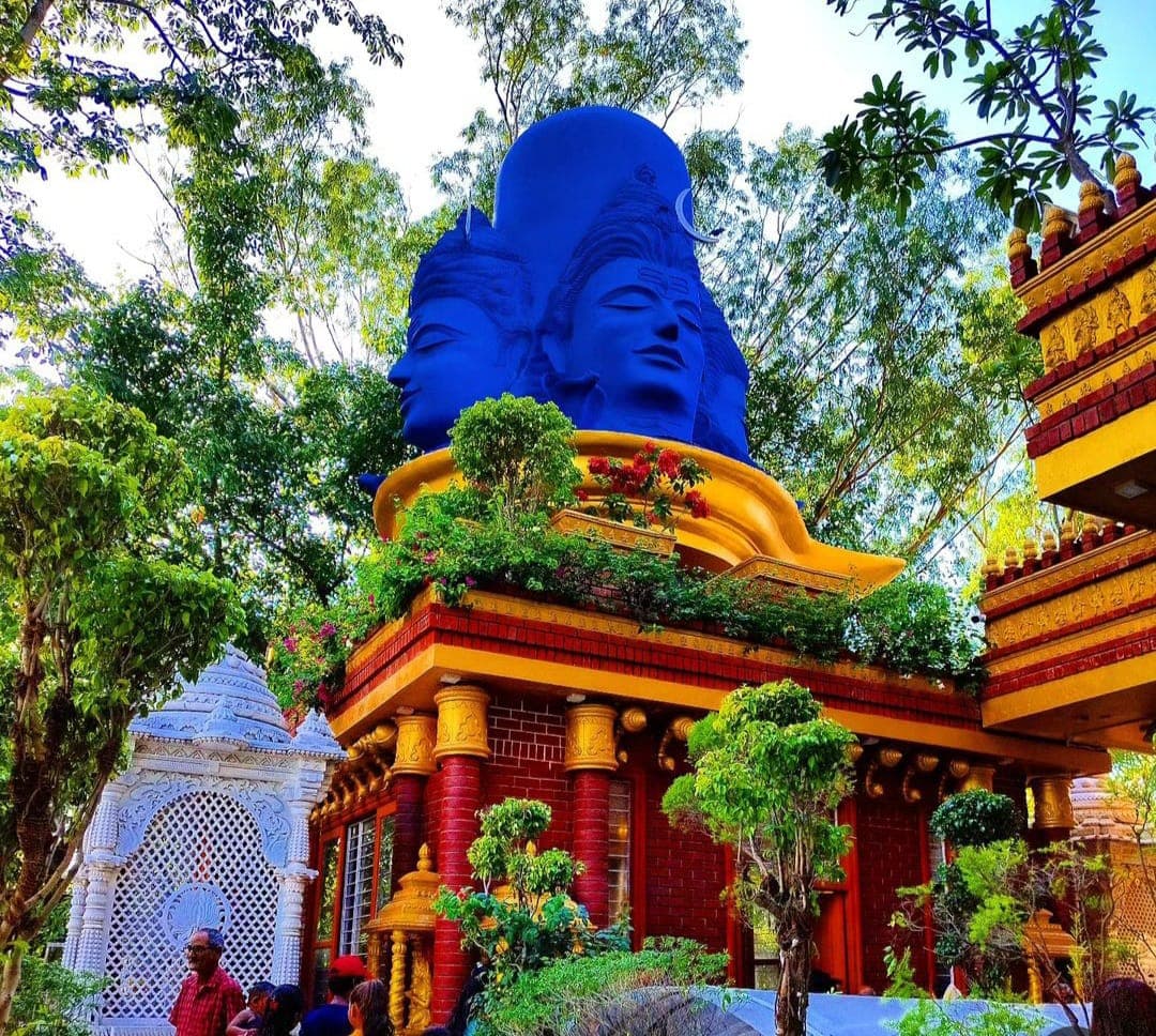 Hanumant Dham Mandir: 400 वर्ष प्राचीन है लखनऊ का ये मंदिर, सवा लाख विग्रह बनाते हैं बेहद खास, देखें तस्वीरें