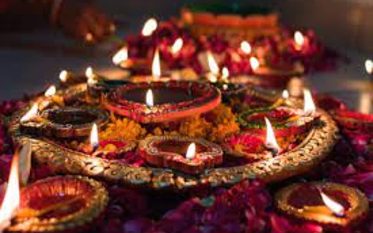 Happy Diwali 2022: मिट्टी के दिए रचते हैं उजालों का संसार
