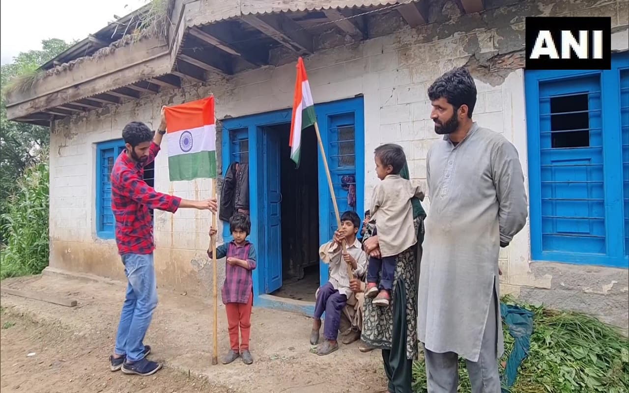 Har Ghar Tiranga: ITBP के जवानों ने 14,000 फीट की ऊंचाई पर फहराया झंडा, अमित शाह ने शुरू किया अभियान