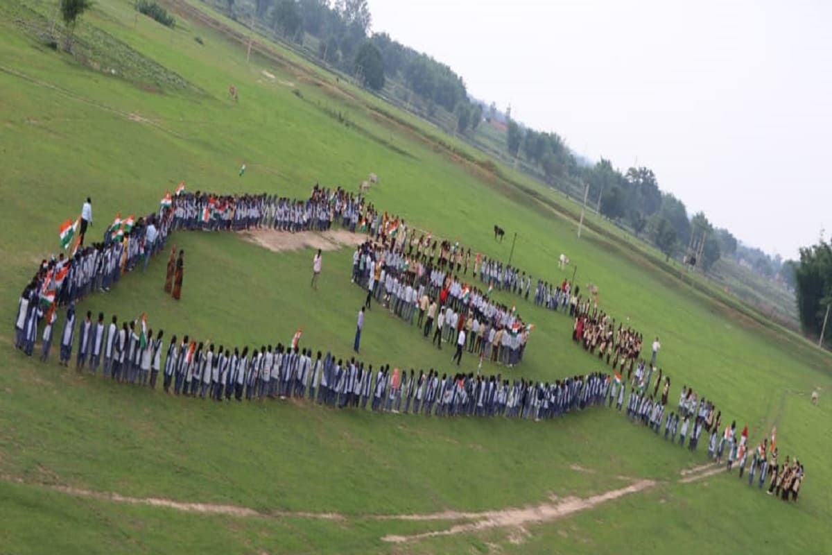 Har Ghar Tiranga Campaign: झारखंड में आजादी का अमृत महोत्सव का जश्न, छात्रों ने ऐसे दिखाई देशभक्ति