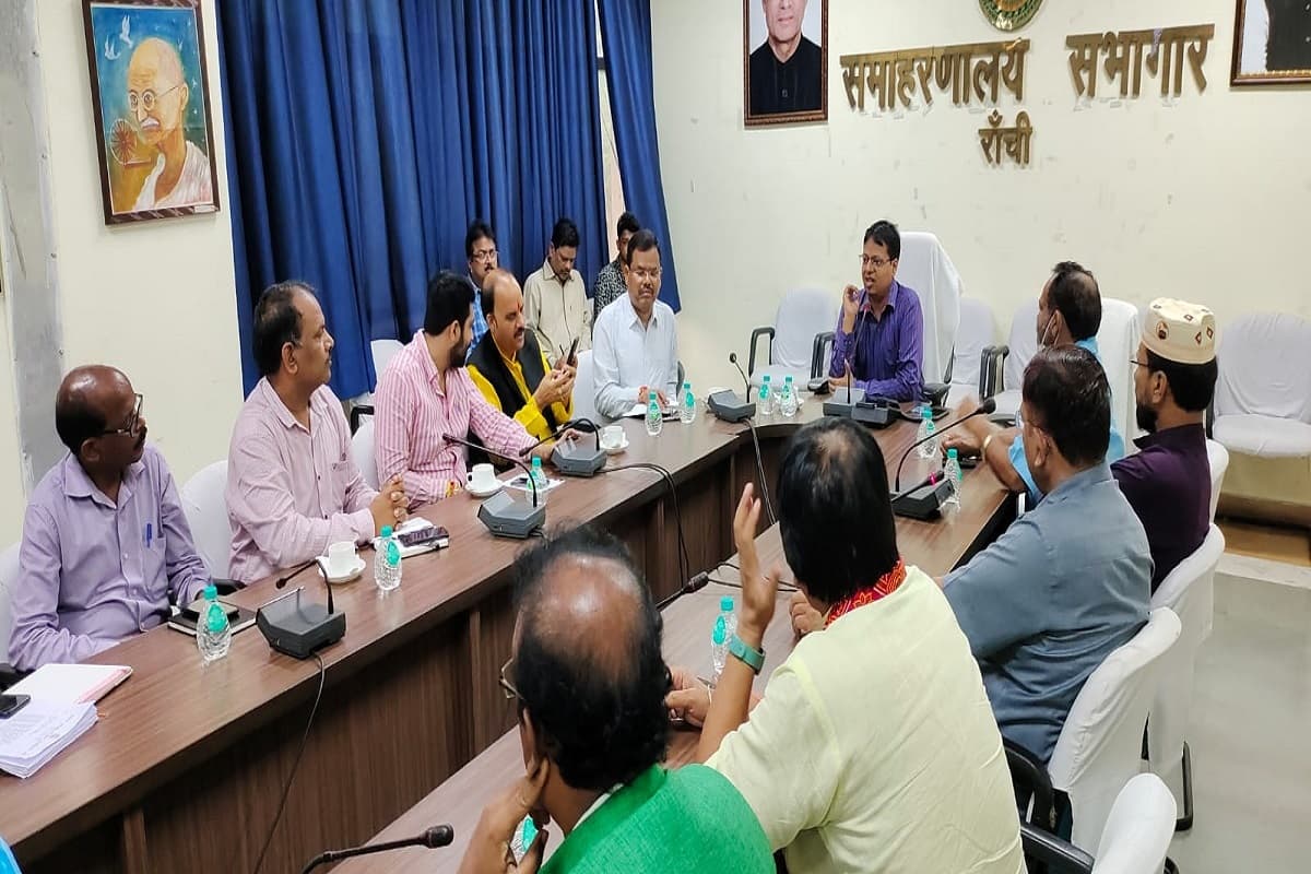 Har Ghar Tiranga Campaign : रांची DC ने की बैठक, कहा-सभी घरों के लिए दिया जा रहा नि:शुल्क तिरंगा