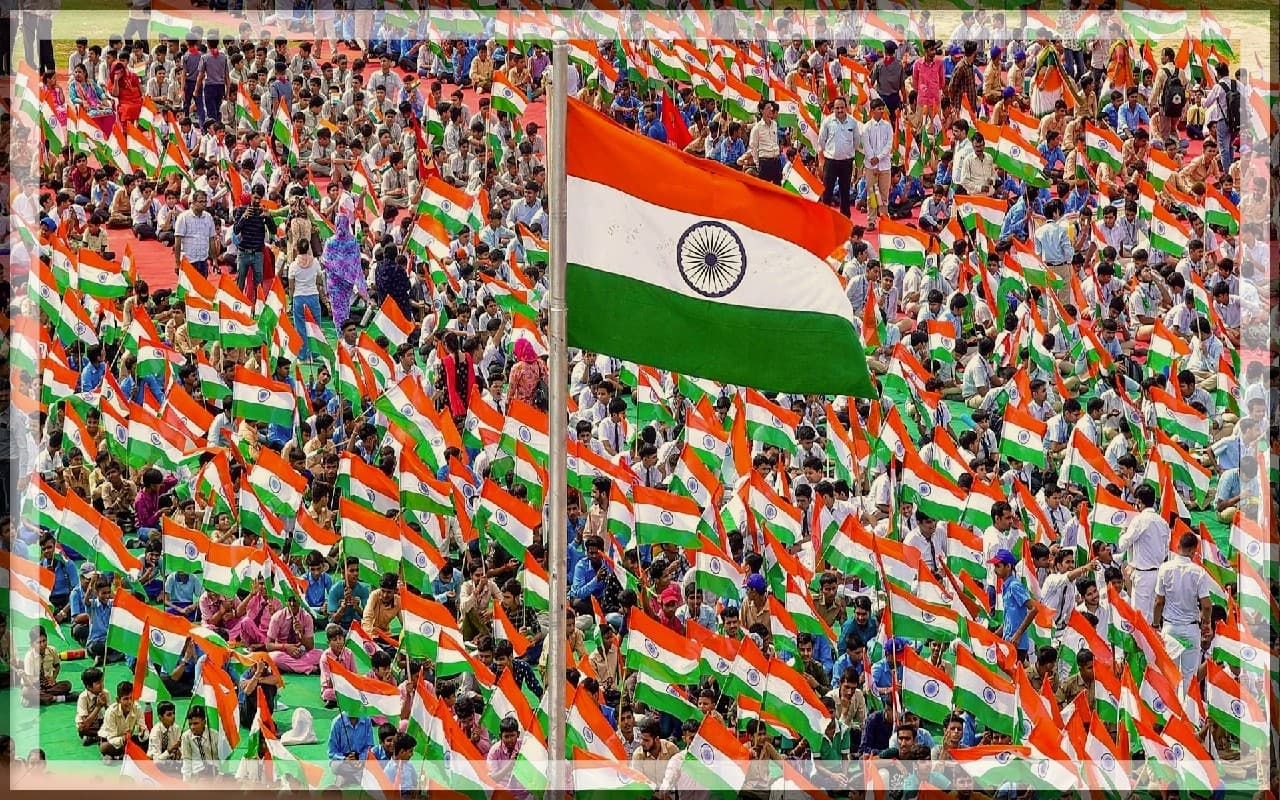 Har Ghar Tiranga: हर घर तिरंगा अभियान के तहत अमित शाह सहित कई नेताओं ने फहराया राष्ट्रीय ध्वज, PHOTOS