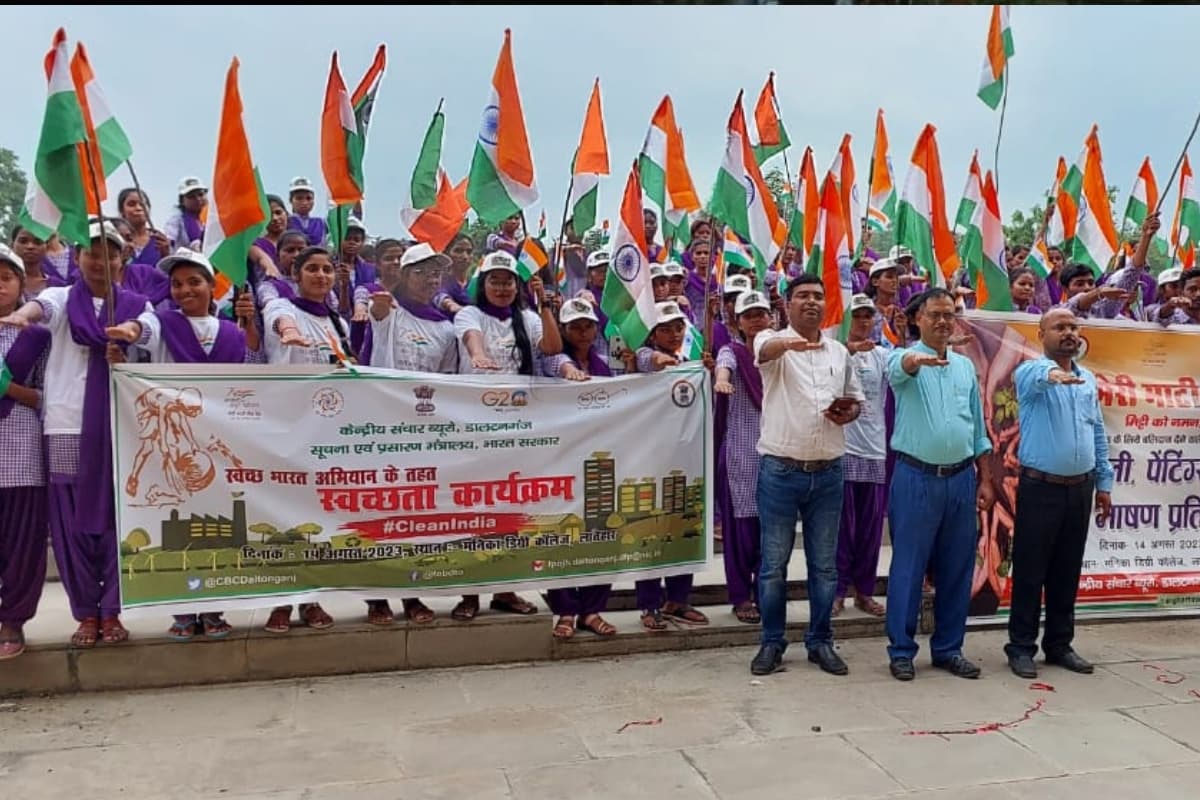 PHOTOS:स्वतंत्रता दिवस की पूर्व संध्या पर निकली तिरंगा रैली, हर घर तिरंगा वेबसाइट पर सेल्फी अपलोड करने की अपील
