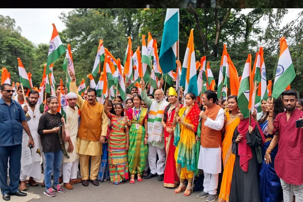 PHOTOS: रांची विश्वविद्यालय की हर घर तिरंगा यात्रा सह प्रभातफेरी को राज्यपाल सीपी राधाकृष्णन ने किया रवाना
