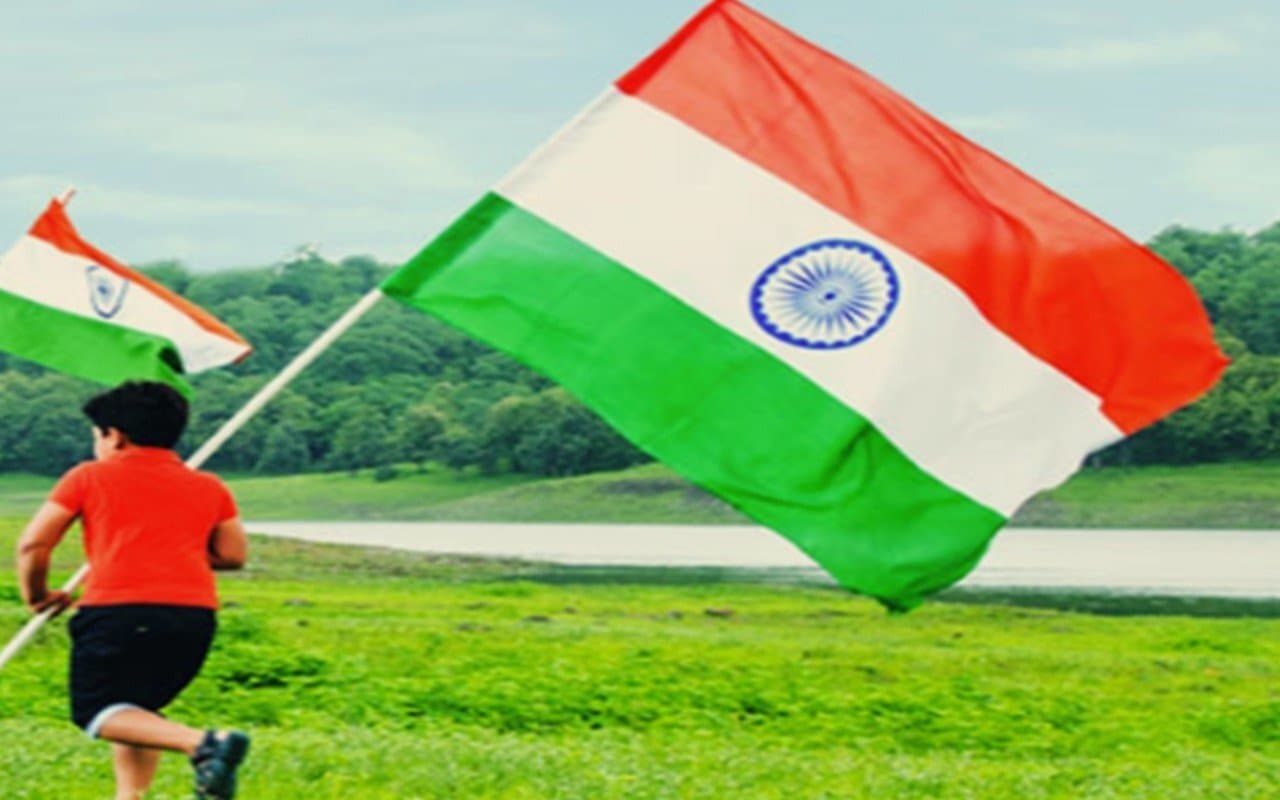 Koderma News: जिले भर में शान से लहराया तिरंगा