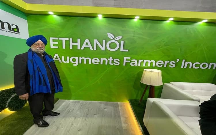 Auto Expo: ऑटो एक्सपो देखने के लिए पहुंचे हरदीप सिंह पुरी, कंपनियों से पर्यावरण अनुकूल वाहन लाने को कहा