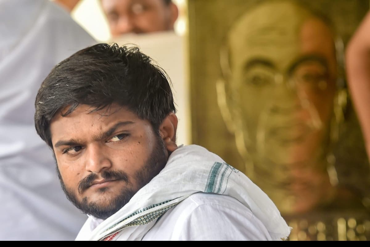 ‘…ऐसे लोगों को अब चप्पल से पीटना चाहिए’, कांग्रेस विधायकों के इस्तीफा से भड़के हार्दिक पटेल