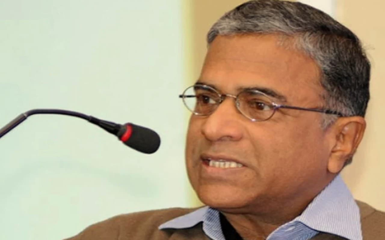 हरिवंश ने पुरानी पेंशन बहाली से श्रीलंका, पाकिस्तान सरीखे आर्थिक संकट के बारे में चेताया