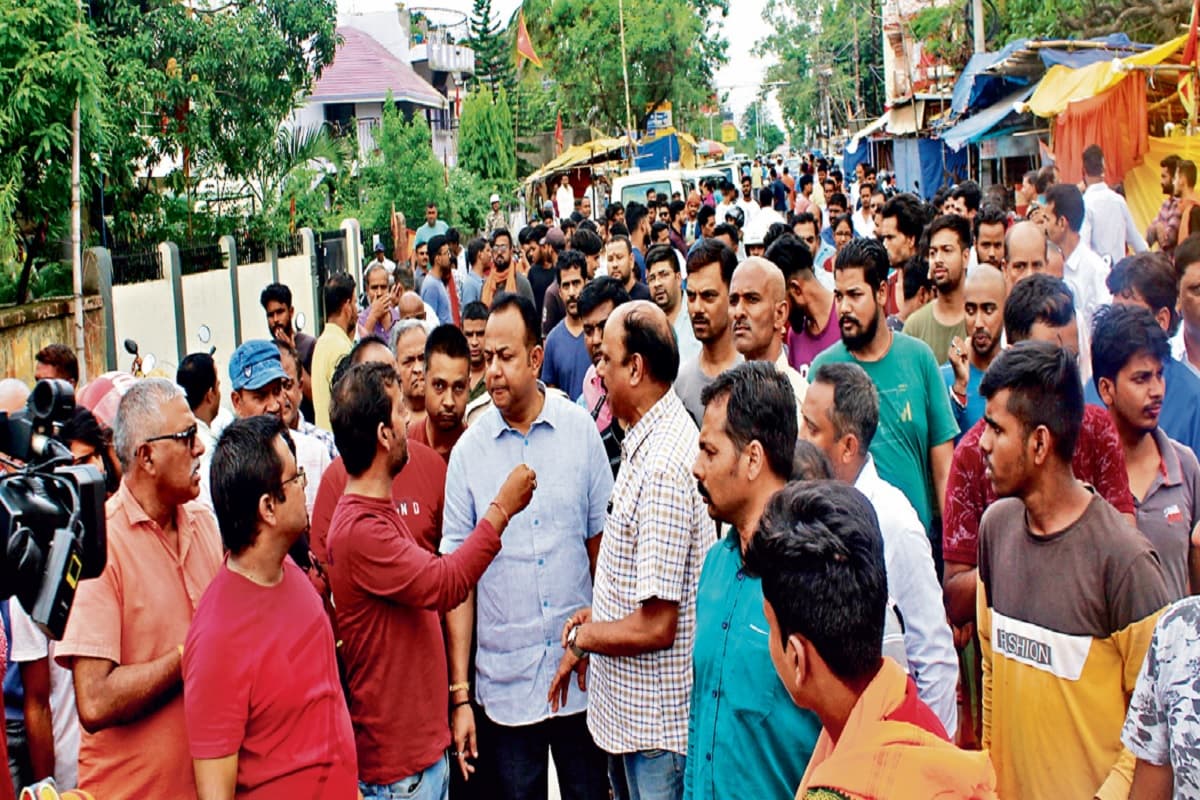 मारपीट के विरोध में दिन भर बंद रहा हरमू बाजार, लोगों ने की प्रशासन से की ये मांग