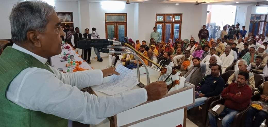 UP Politics: 'बागी बनना है, तो BJP से इस्तीफा दे वरुण गांधी', भाजपा सांसद हरनाथ यादव का हमला