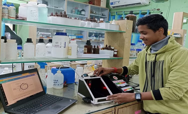 पटना के हर्ष राजपूत ने तैयार की खास मशीन, सब्जियों में केमिकल की मात्रा का चलेगा पता