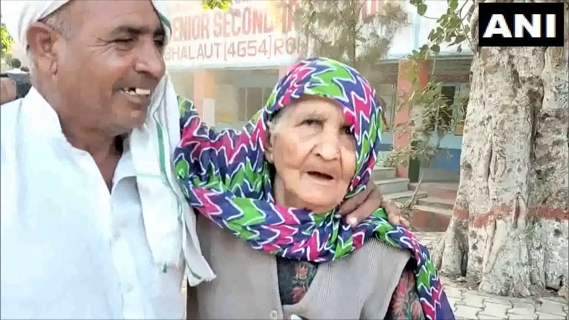 हरियाणा: '100 साल की हूं और यहां वोट देने पहुंची हूं', सरपंच और पंच के चुनाव के लिए जोश में जनता