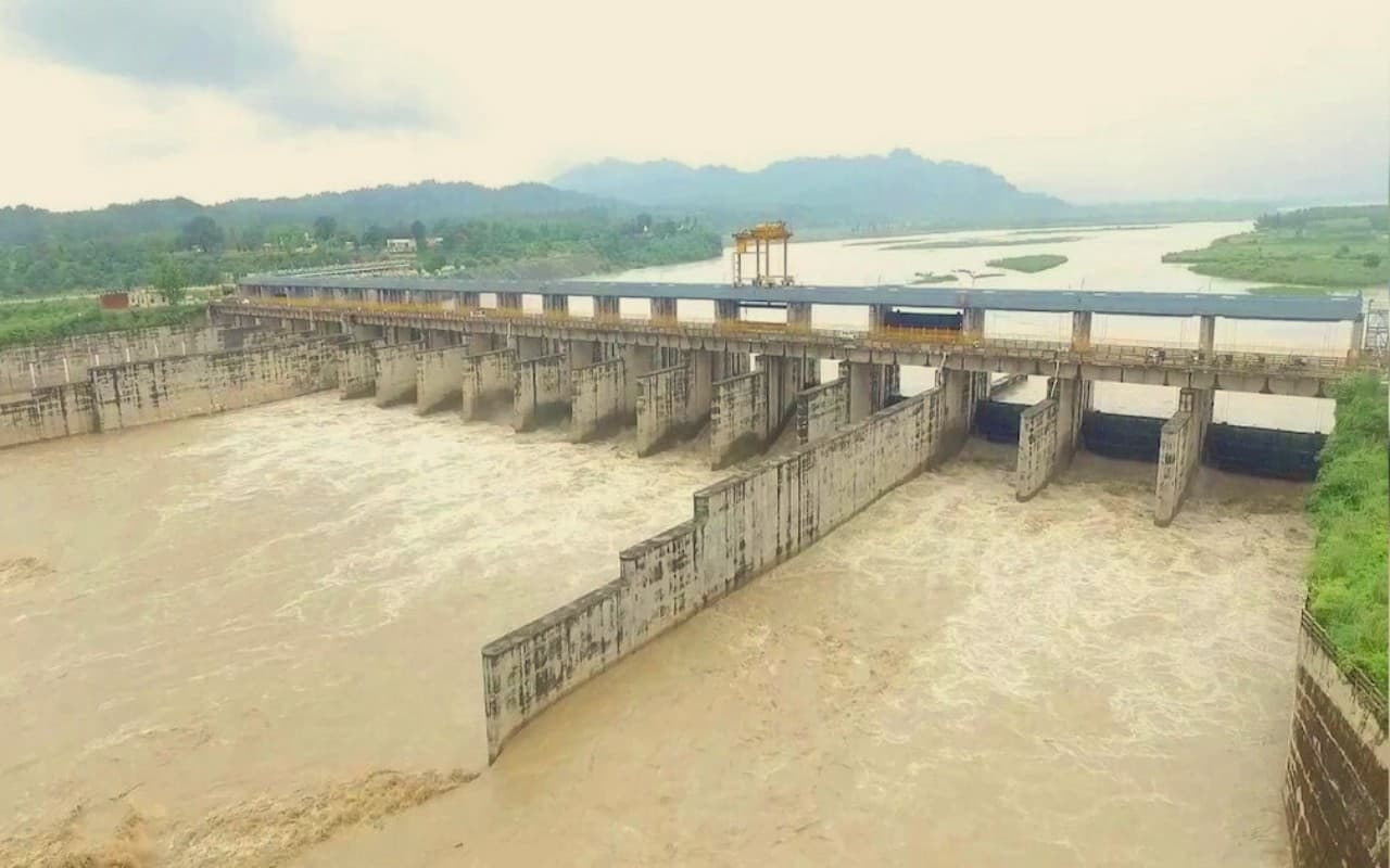 हरियाणा के शिक्षा मंत्री ने दी चेतावनी, कहा- हथिनीकुंड बैराज में अतिरिक्त पानी रखने से हो सकता है बड़ा नुकसान