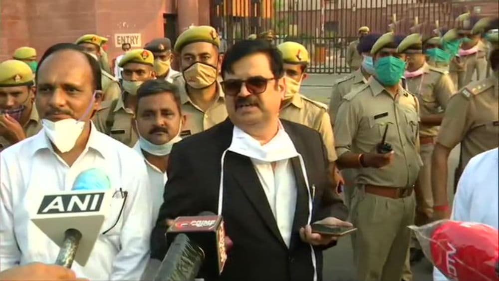 Hathras case : पुलिस की कार्रवाई से नाराज है कोर्ट, अंतिम संस्कार पर उठे सवाल, अगली सुनवाई दो नवंबर को