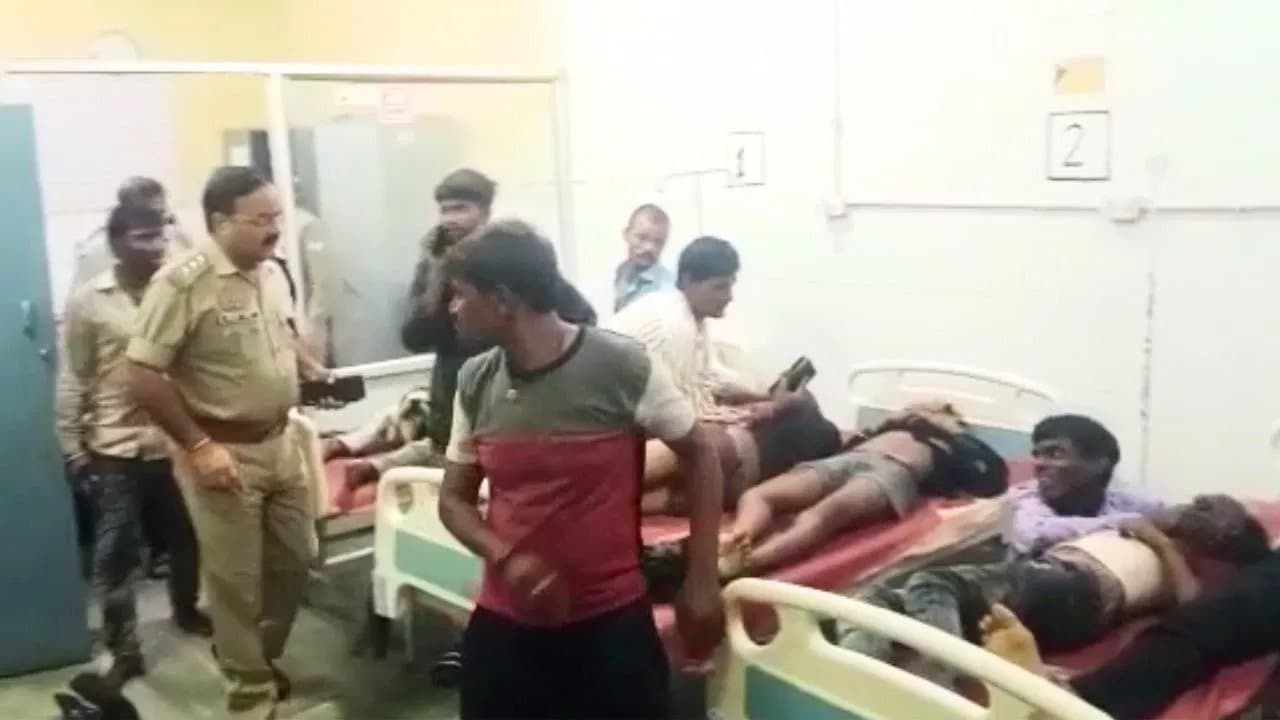 Hathras Road Accident: हाथरस में श्रद्धालुओं से भरी ट्रैक्टर ट्राली और डंपर में भिड़ंत, पांच की मौत, 16 घायल