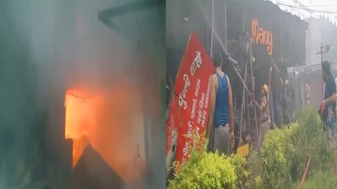 पटना के हथुआ मार्केट में लगी भीषण आग, 6 घंटे के अंदर जलकर खाक हुई कई दुकानें, मची अफरातफरी