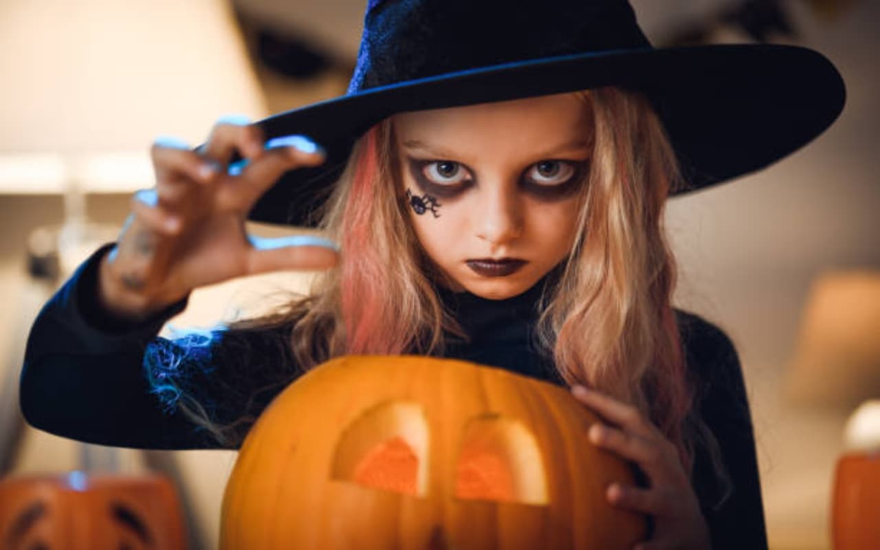 Halloween 2023 : भूतों की तरह सजने वाला त्योहार हैलोवीन, जानिए इसके पीछे की कहानी