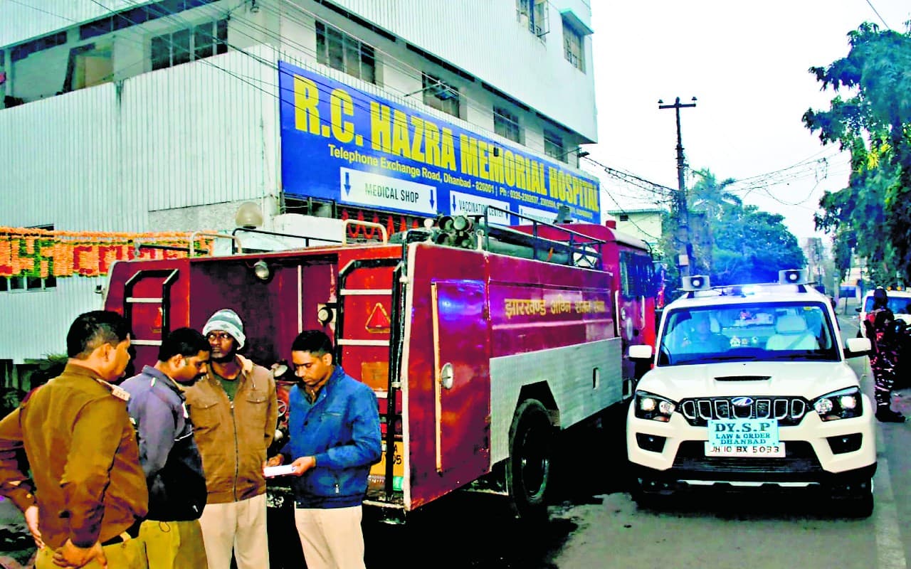 धनबाद में बिना फायर लाइसेंस के चल रहे 350 से ज्यादा अस्पताल, हाजरा क्लिनिक में भी नहीं थी अग्निशमन की व्यवस्था