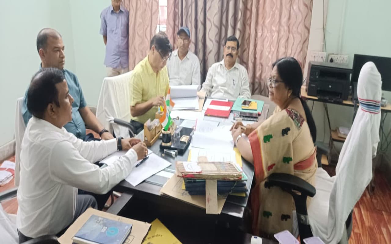 झारखंड : दाखिल-खारिज के सैकड़ों मामले पेंडिंग, हजारीबाग कमिश्नर ने गोविंदपुर सीओ को लगायी फटकार