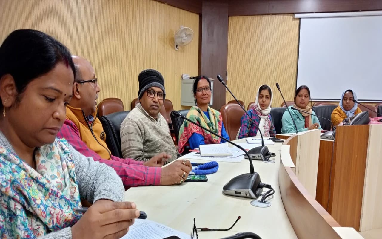 Jharkhand News: हजारीबाग के आवासीय विद्यालय की छात्राओं की सुरक्षा को लेकर जिला प्रशासन गंभीर, दिये कई निर्देश