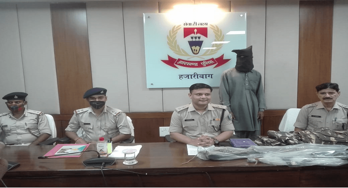 Jharkhand News : झारखंड की हजारीबाग पुलिस को बड़ी सफलता, हथियार के साथ लेवी वसूलने वाला गिरफ्तार