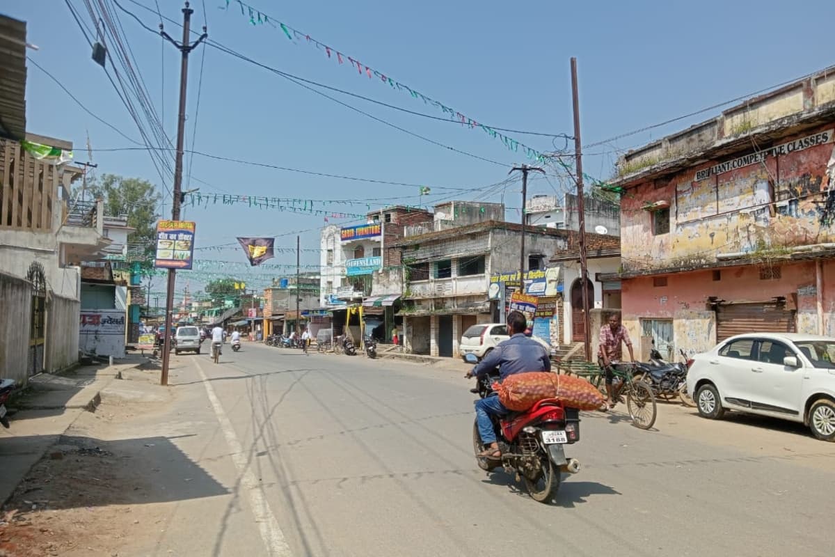 झारखंड: बजरंग दल के कार्यकर्ताओं की बस पर पथराव मामले में 71 नामजद व 200 अज्ञात के खिलाफ केस, बीडीओ को शोकॉज