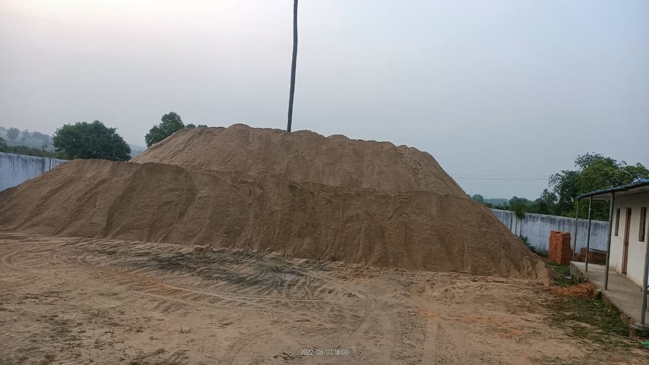 झारखंड: अवैध खनन पर अमानत नदी के समीप छापेमारी, 30 हजार सीएफटी बालू जब्त, चार लोगों के खिलाफ प्राथमिकी दर्ज