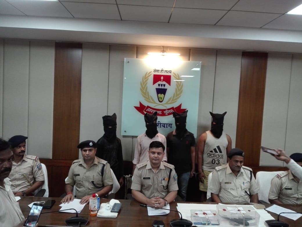 Jharkhand News : अंतरराज्यीय गिरोह के 4 अपराधी गिरफ्तार, 2 फरार, बिहार का रहने वाला गिरोह का सरगना भी अरेस्ट
