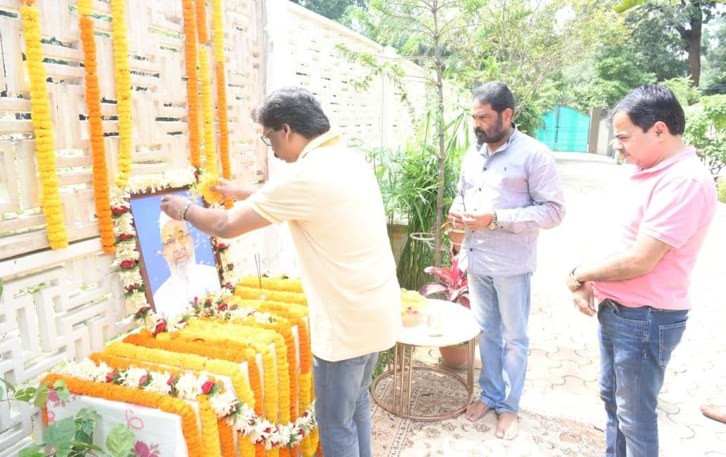झारखंड के पूर्व मंत्री हाजी हुसैन अंसारी को सीएम ने दी श्रद्धांजलि, बोले-हमेशा दिलों में रहेंगे इनके आदर्श