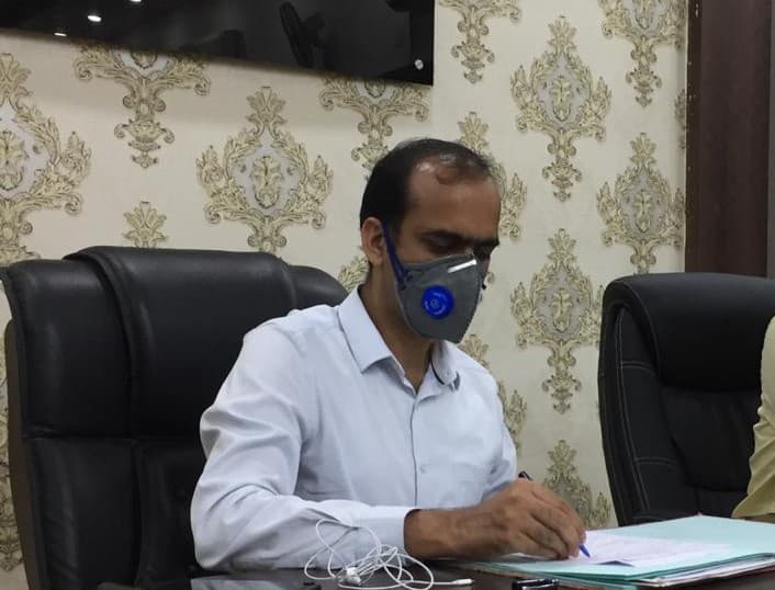 मुख्यालय के कुछ कमरों की गंदगी देख कर उपायुक्त ने जतायी नाराजगी