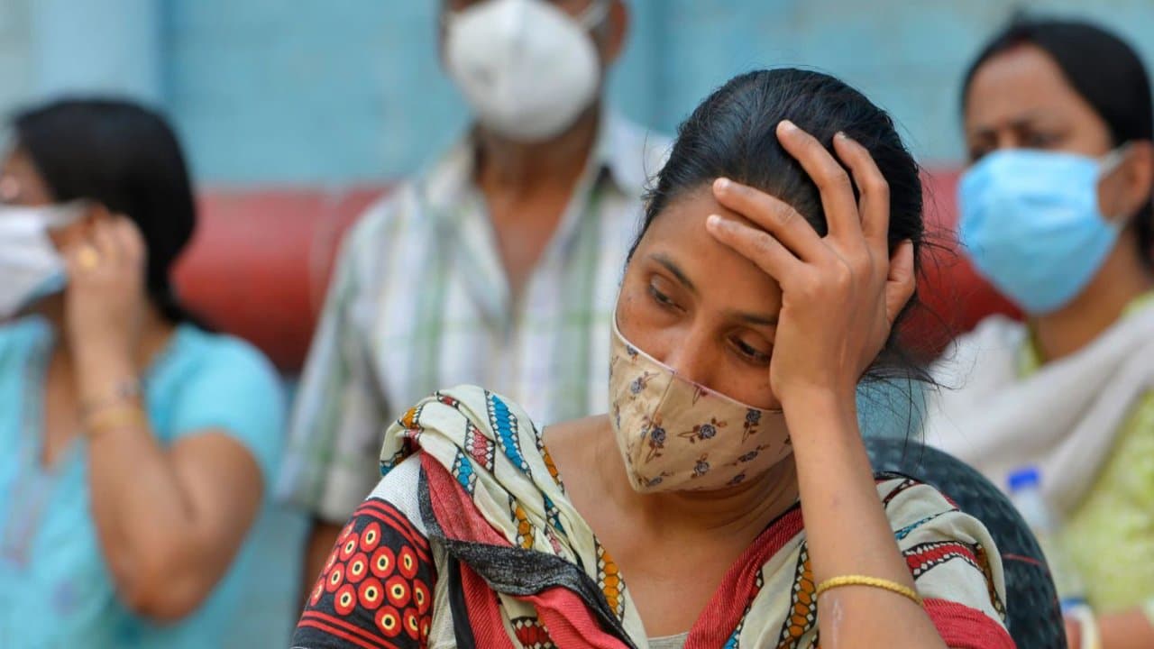 भारत में इलाज कराना भी महंगा : आमदनी का 10-25% खर्च कर रहे 9 करोड़ लोग, जीवन-यापन में आ रही दिक्कतें
