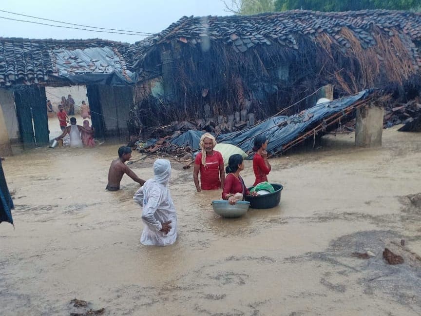 Heavy Rain in UP: बुंदेलखंड में बारिश का कहर, हमीरपुर महोबा उरई में 1500 घर गिरे