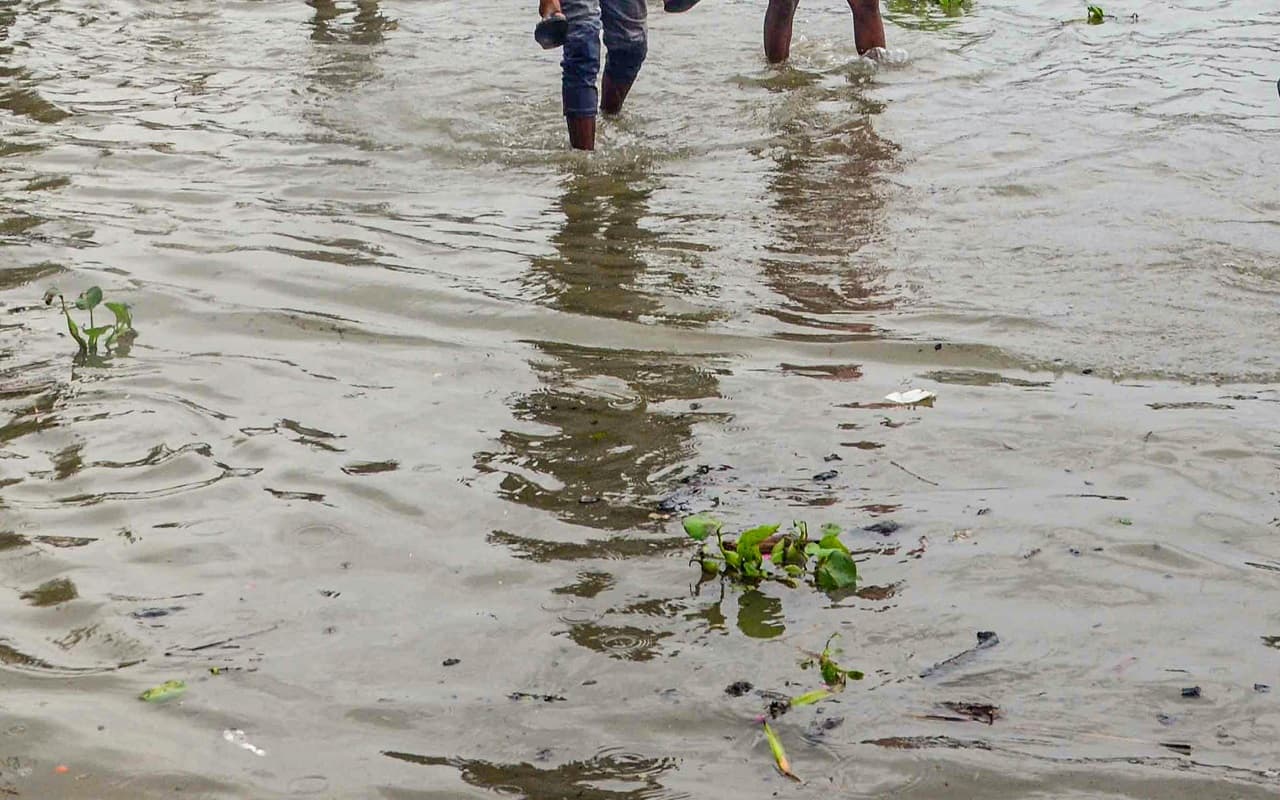 MP School Closed: मध्य प्रदेश में स्कूल बंद, भारी बारिश ने बरपाया कहर
