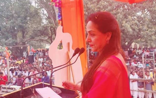 मथुरा: सांसद हेमा मालिनी ने अक्षय पात्र रसोई का किया उद्घाटन, 96 विद्यालयों के सात हजार बच्चों मिलेगा भोजन