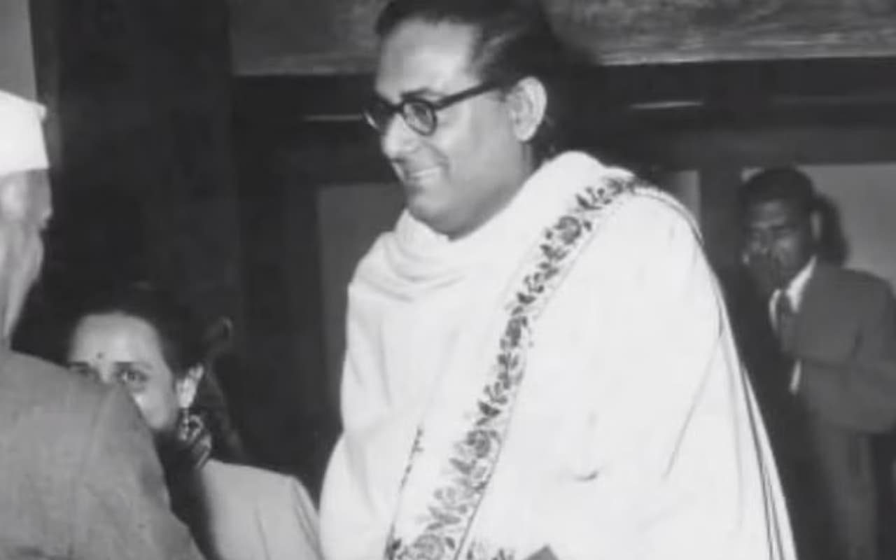 'जाने वो कैसे लोग थे' से लेकर 'है अपना दिल तो आवारा' तक, ये हैं हेमंत कुमार के 5 खूबसूरत गाने, देखें VIDEO