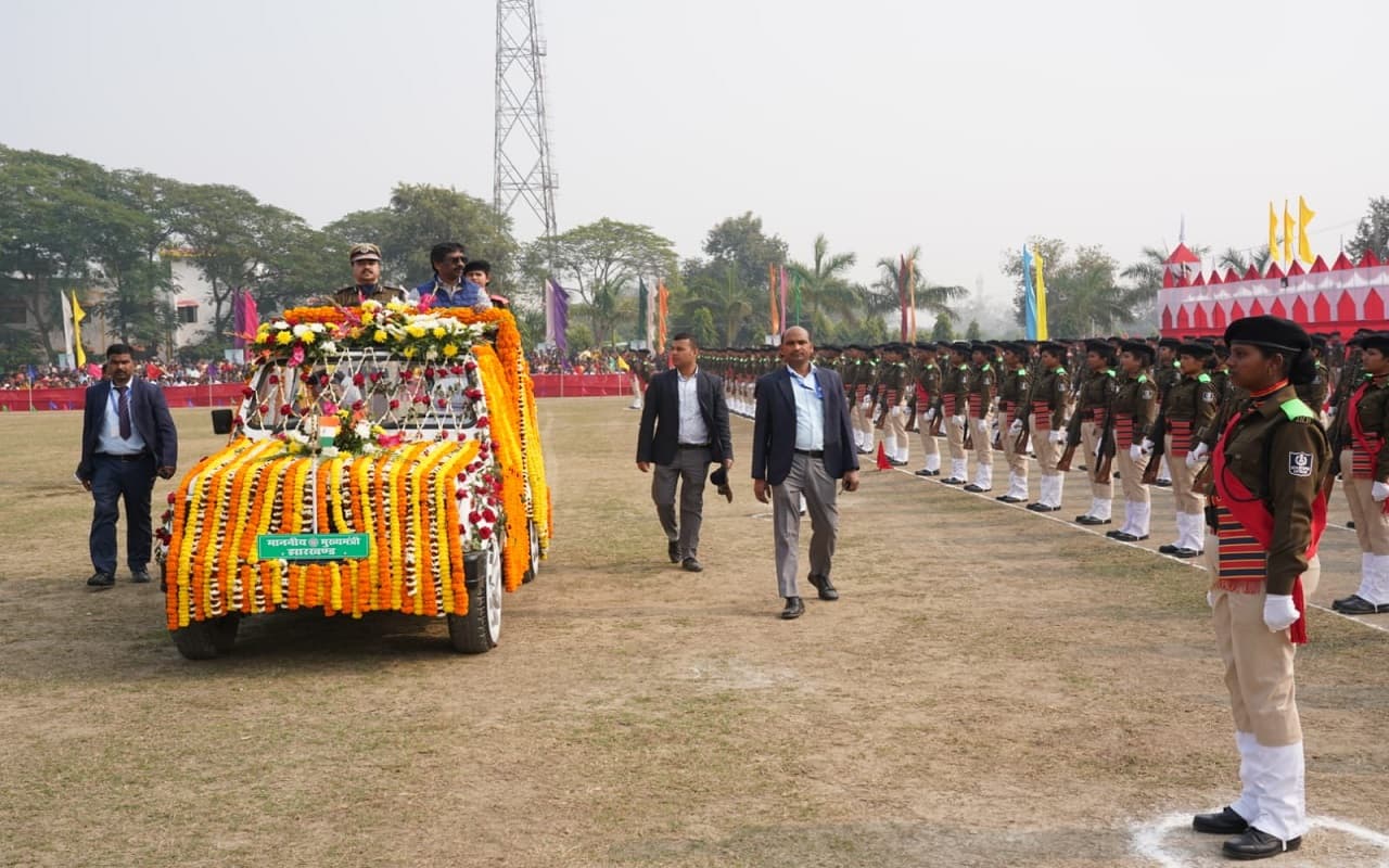 PHOTO: पलामू में IRB जवानों की पारण परेड में झारखंड के सीएम हेमंत सोरेन ने की ये घोषणा