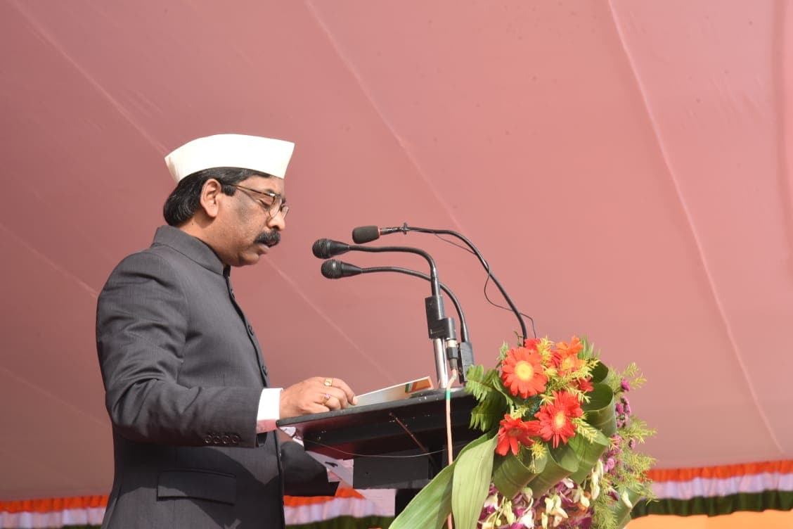 Republic Day: झारखंड में निजी क्षेत्र के 75% पद होंगे स्थानीय लोगों के लिए आरक्षित, ध्‍वजारोहण के बाद सीएम हेमंत सोरेन का ऐलान