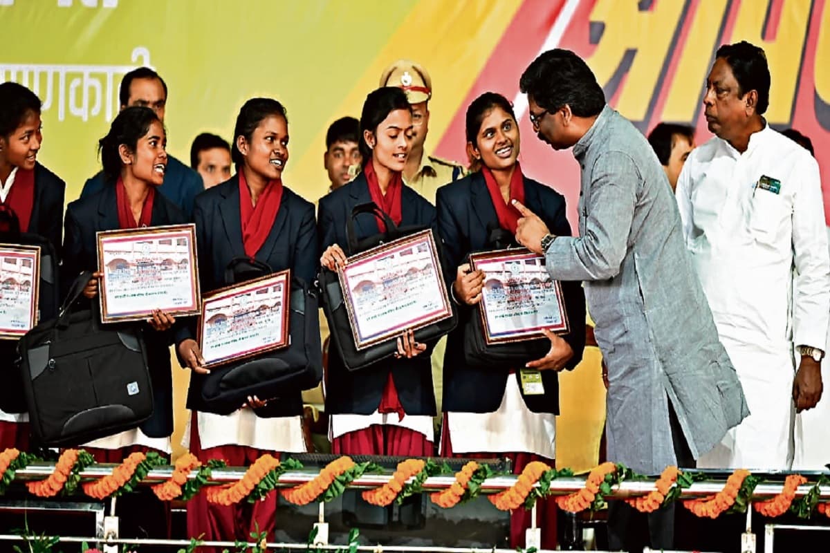 CM हेमंत सोरेन का बड़ा ऐलान, झारखंड सरकार खोलेगी 100 किसान पाठशाला, इन लोगों को मिलेगा लैपटॉप