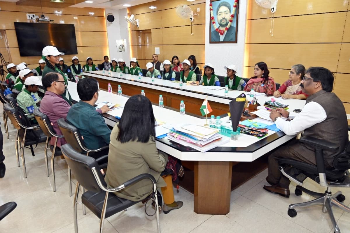 झारखंड: सावित्रीबाई फुले किशोरी समृद्धि योजना को लेकर सीएम हेमंत सोरेन ने बाल पत्रकारों के समक्ष की बड़ी घोषणा