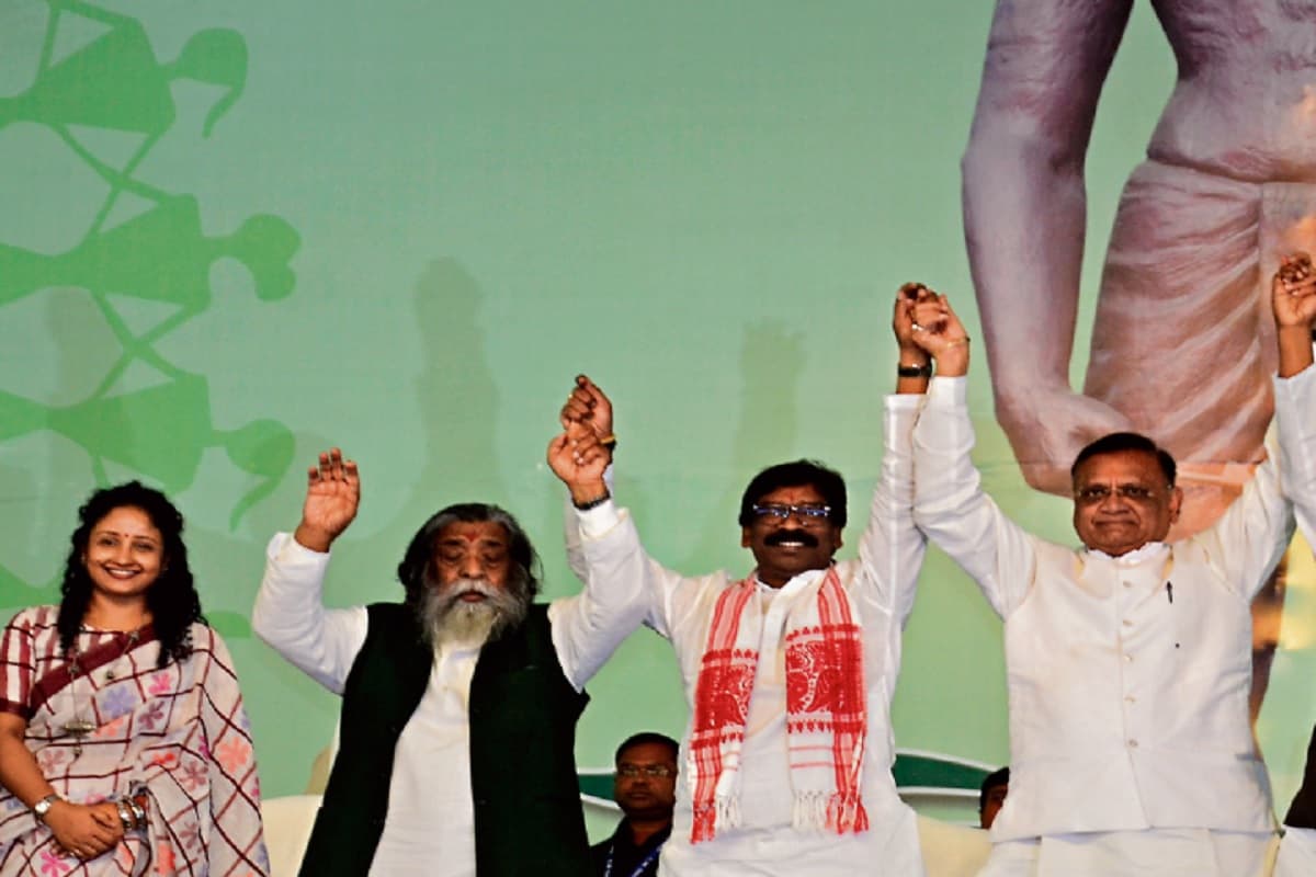 स्थापना दिवस में CM बोले: अपने बूते खड़ा होगा झारखंड, 5433 करोड़ की 147 योजनाओं का शिलान्यास