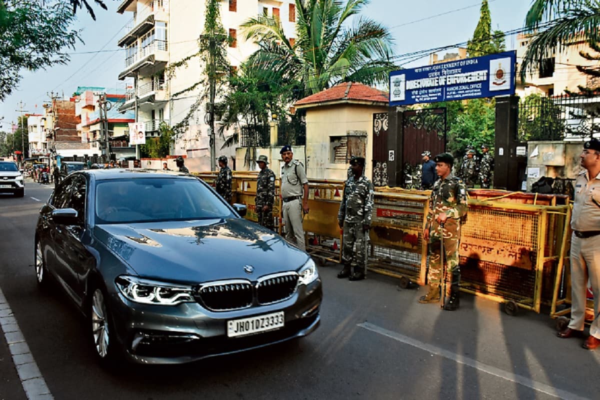 हेमंत सोरेन ने कर्मचारी से लिफाफा भेजवाया, फिर ED कार्यालय के सामने से निकल गये रायपुर